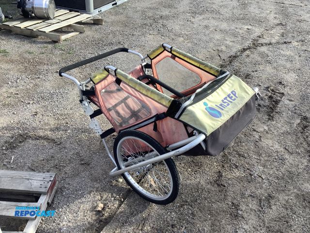 Lot 2-27862 - Instep Child Bike Trailer