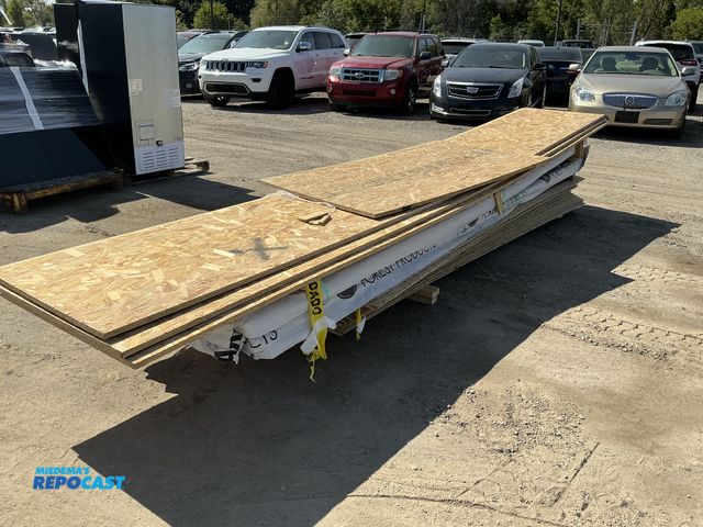 Lot 2-23057 - Skid lot of various osb sizes with bevel ends and blunt tips