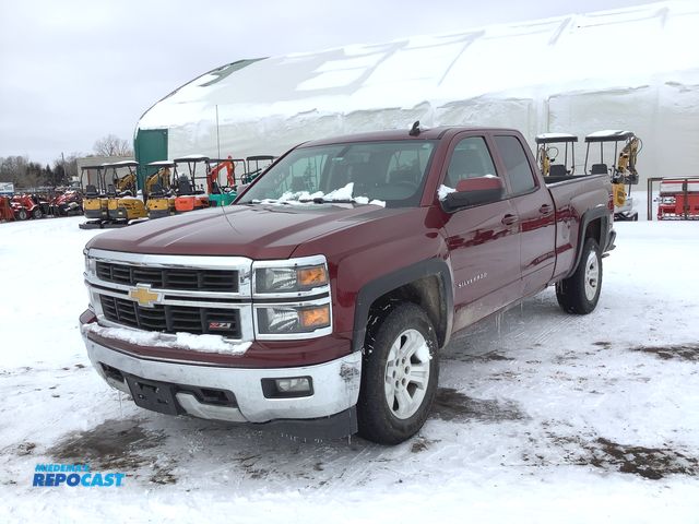 Lot 2-40875 - 2015 Chevrolet Silverado 1500 LT Double Cab Pickup Truck 4x4