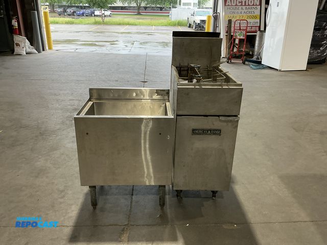 Lot 2-99255 - Krowne KR24-18DP-7 18 Inch Underbar Ice Bin &amp; a Natural Gas Oil Fryer. (Cadillac)