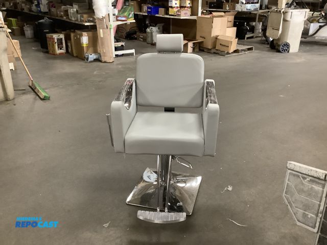 Lot 2-64377 - Grey height adjustable cushioned salon chair (SC02-001)