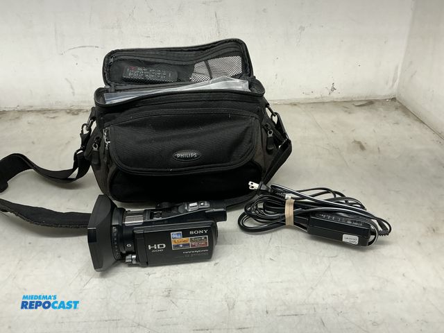 Lot 2-93362 - Sony HD AVCHD Handycam