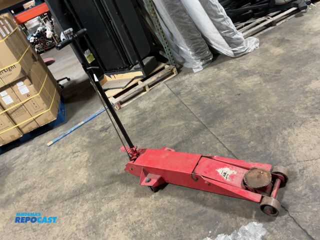 Lot 2-27811 - Heavy duty jack unknown make and model