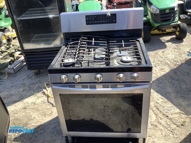 Lot 2-95653 - Samsung NX58H5600SS/AA Commercial 5 burner stove