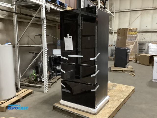 Lot 2-73157 - Ever chill  SRM-418CBG-E Refrigerator/Freezer RV appliance With smart controls