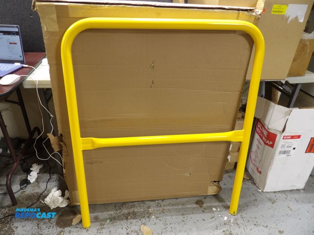 Lot 2-51058 - hand rail section, 2 rail levels, 3ft x 42inchH, 21" mid-rail height, steel, #8TTT3