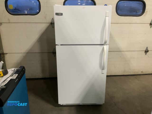 Lot 2-19740 - Scratch & Dent Frigidaire FRT15G4JW0 Refrigerator/Freezer