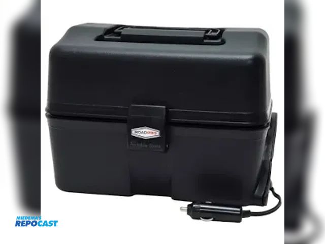 Lot 2-94699 - lot of (8) 12v electric lunch boxes