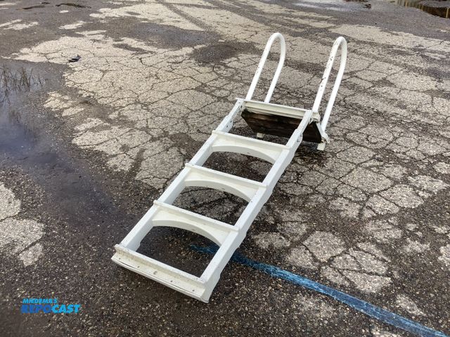 Lot 2-93999 - 1 White Ultimate pool ladder, 23.5”x20”x83”H