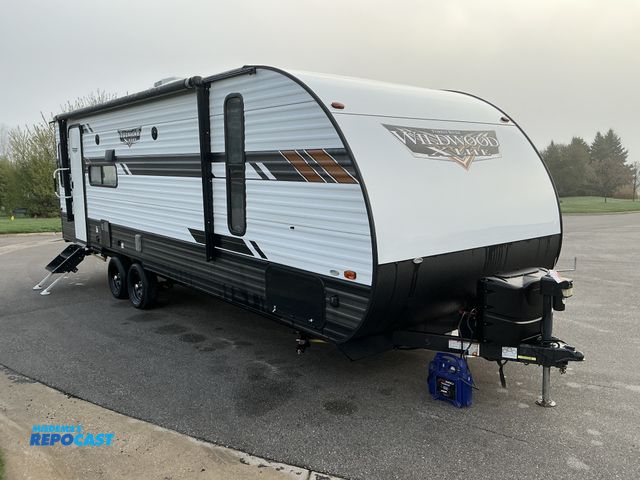 Lot 2-43739 - 2020 Forest River Wildwood X Lite 24RLXL Camper Travel Trailer