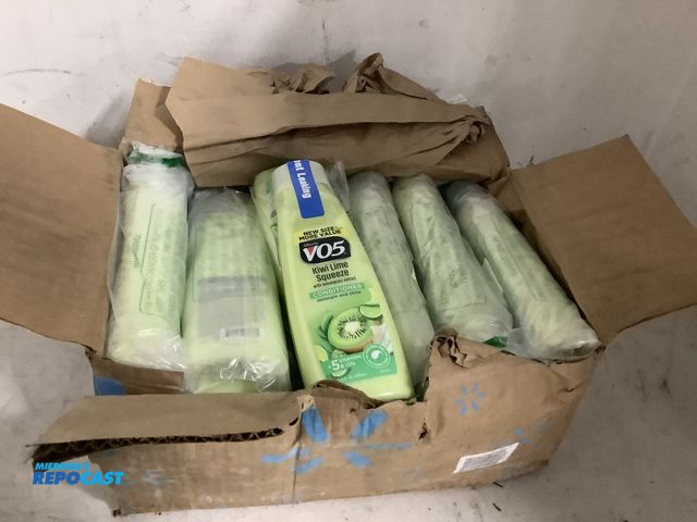 Lot 2-27406 - Box fill of V05 kiwi lime squeeze conditioner