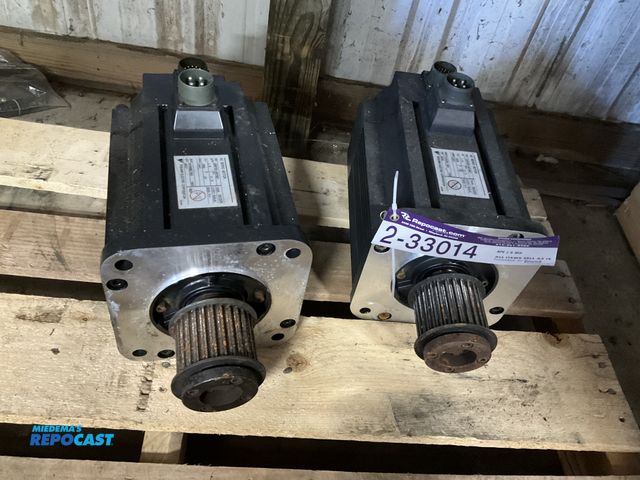 Lot 2-33014 - LOT OF (2) AC SERVO MOTORS, TYPE USAFED-20FB2T BELT DRIVE SPROCKETS