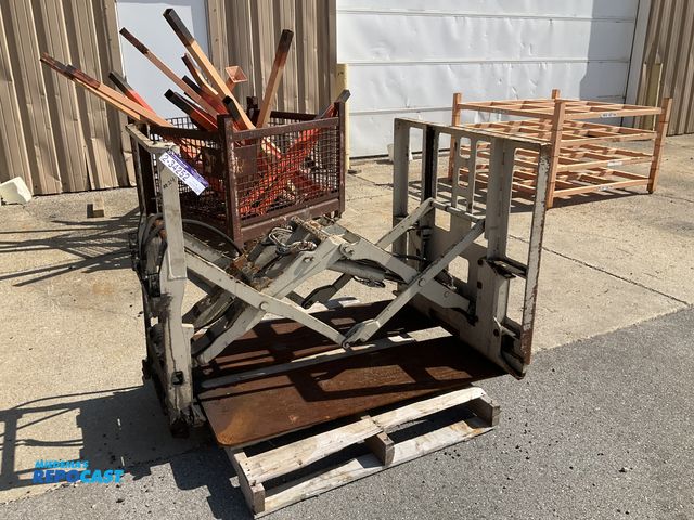 Lot 2-34252 - Cascade slip sheet push/pull forklift attachment, fits on a 16” tall carriage, used
