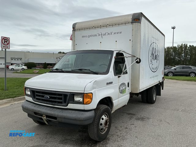 Lot 2-33431 - 2006 Ford E-350 Box Truck  RWD