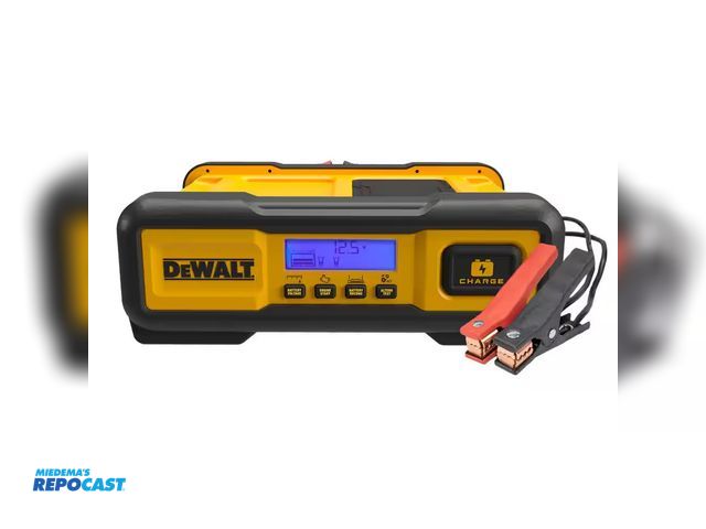 Lot 2-11455 - DeWalt DXAEC100 Battery Charger w/ Engine Start