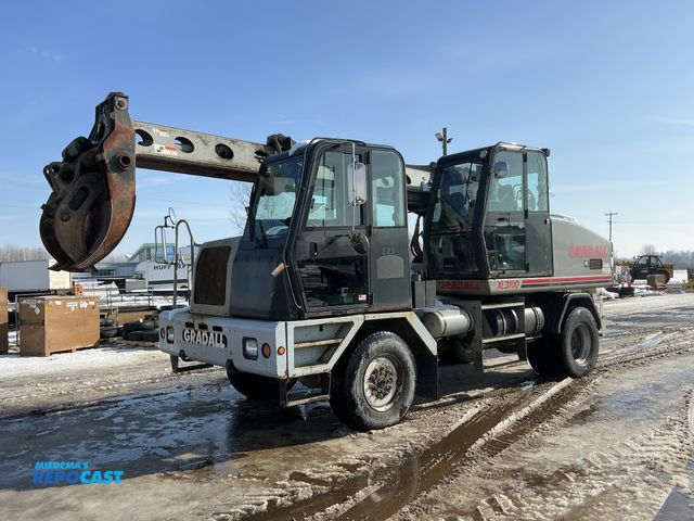 Lot 2-42568 - 2005 Gradall XL3100 Wheeled Excavator