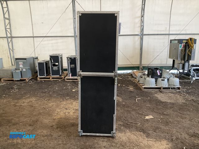 Lot 2-24143 - Portable Photo Booth Comes with Canon Camera, Mitsubishi Printer, and Touchscreen Computer.