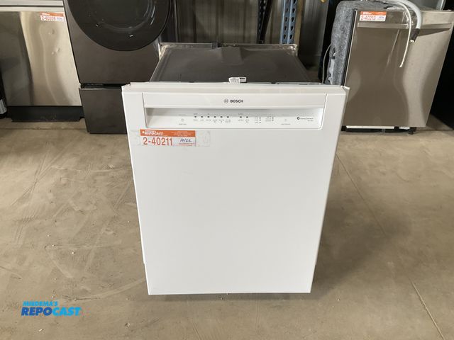 Lot 2-40211 - Scratch & Dent Bosch SHE43DM2N/34 24-inch 300 Series built-in dishwasher in a white finish with a st...