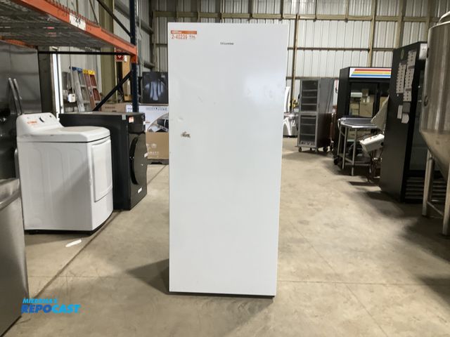 Lot 2-40239 - Scratch & Dent Electric Free Standing Hisense CFU14N6AWE 13.6 cu. ft. Garage Ready Frost Free Conver...