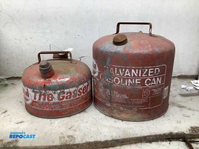 Lot 2-92006 - Lot of (2) metal gas cans