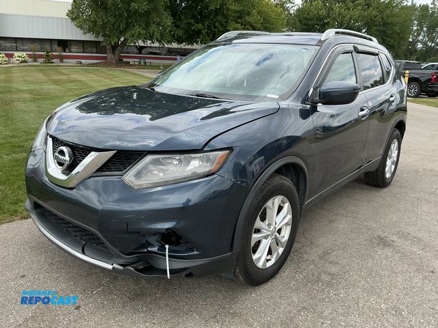 Lot 2-96337 - 2016 Nissan Rogue SV SUV AWD