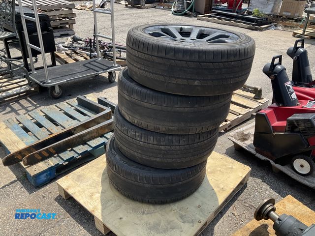Lot 2-96665 - 4 2024 ford explorer black 21” Tires off an ST