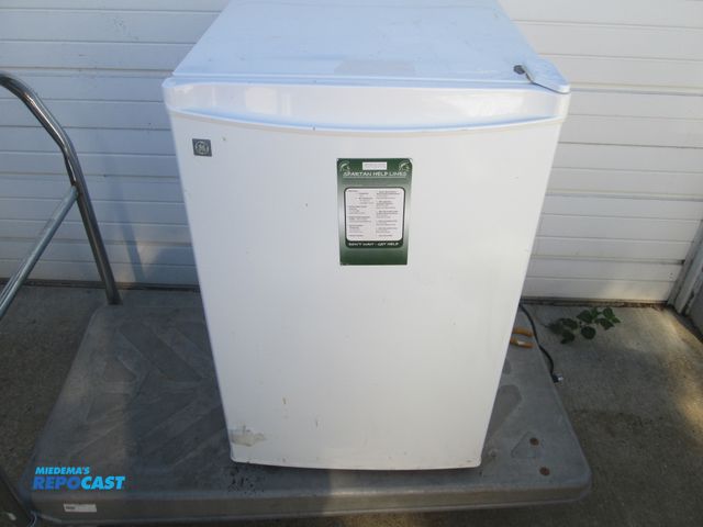 Lot 2-59150 - GE apartment size refrigerator