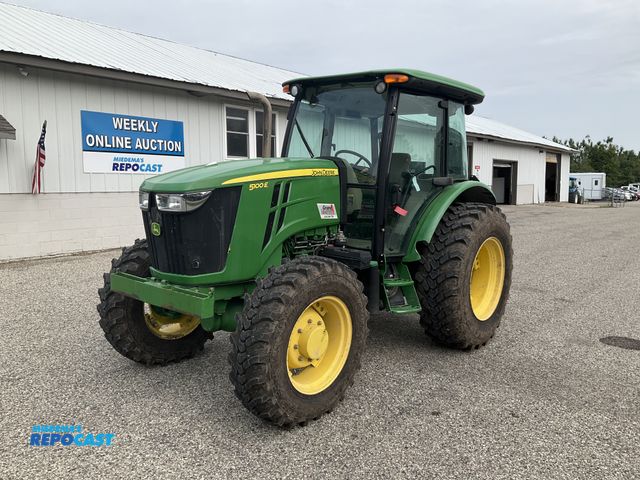 Lot 2-61979 - John Deere 5100E Tractor
