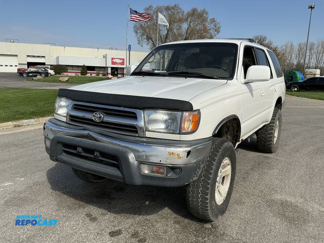Lot 2-79741 - 1999 Toyota 4Runner SR5 V6 SUV 4x4