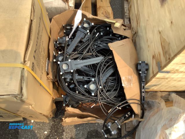 Lot 2-18038 - Box of cable-actuated RV termination waste valves