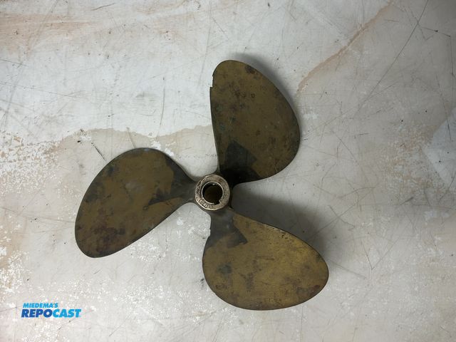 Lot 2-33078 - vintage boat propeller, solid yellow brass, three blade, keyed mounting shaft, has 5 sets of numbers...