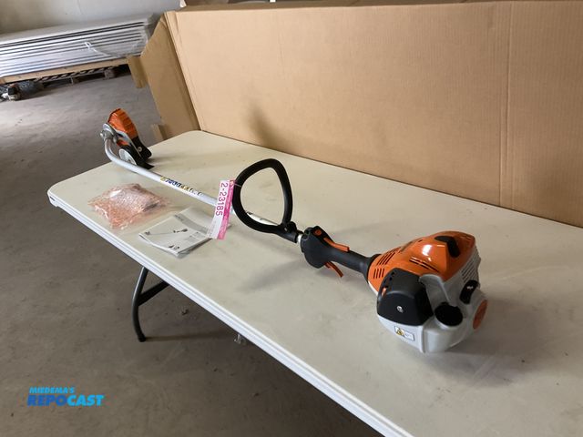 Lot 2-23185 - New Stihl FC 70 Edger
