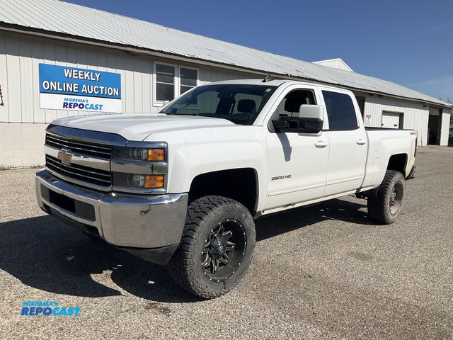 Lot 2-61358 - 2017 Chevrolet Silverado 2500 Crew Cab Pickup Truck 4x4