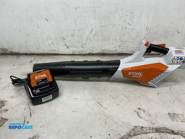 Lot 2-75506 - Stihl BGA 57 leaf blower with 36v battery