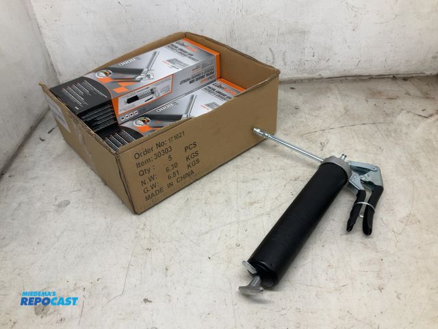 Lot 2-33865 - 3 Pistol Grip Grease GUNS