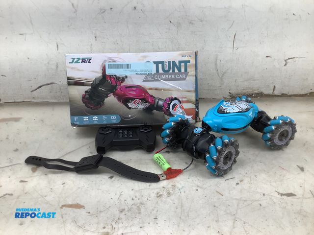 Lot 2-tbd - STUNT 4WD 45° Climber Car