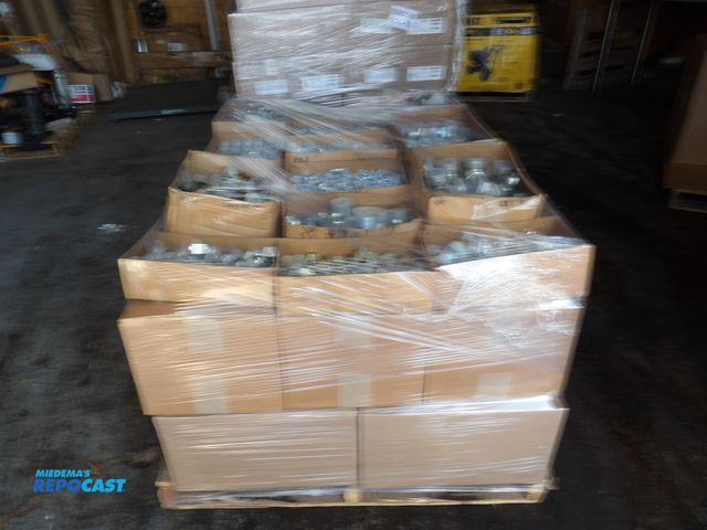 Lot 2-53929 - Pallet load of apx. (3,500 to 4,000) pieces of new assorted hydraulic
Fittings, Various Sizes and ap...