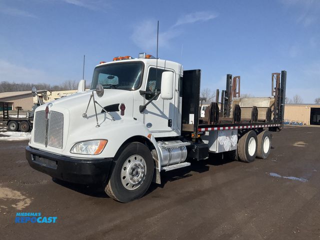 Lot 2-10008 - 2012 Kenworth T370 Stake Truck