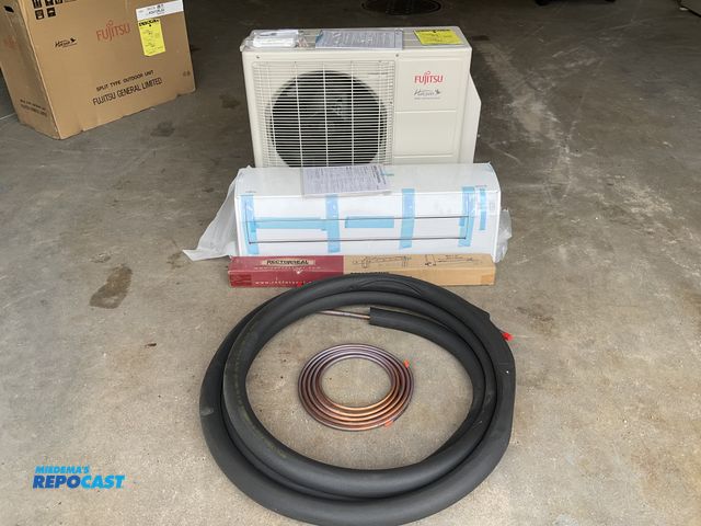 Lot 2-61529 - New Fujitsu A0U12RLS3 Mini split AC & Heater