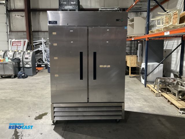 Lot 2-55043 - Arctic Air AR49E Stainless Steel Commerical Refrigerator Arctic Air, model AR49E stainless steel 2-d...