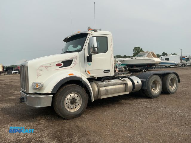 Lot 2-40173 - 2015 Peterbilt 567 Heavy Spec Day Cab Semi Truck
