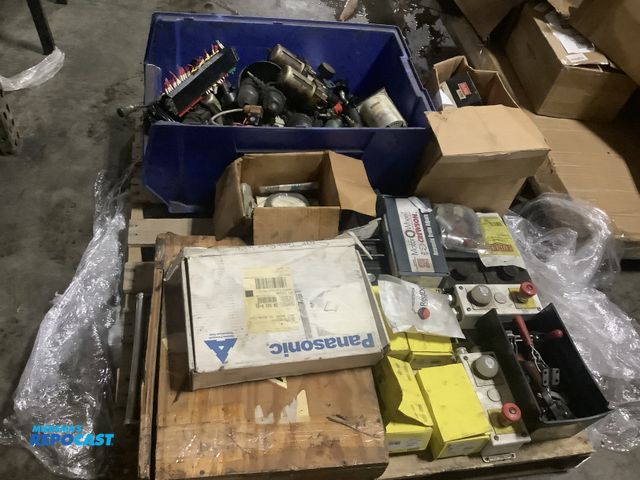 Lot 2-10331 - Skid lot of Conveyor Controls, Desta-Co Levers, Intercomp Wheel Loader Weigher, Motor Wheel Automati...