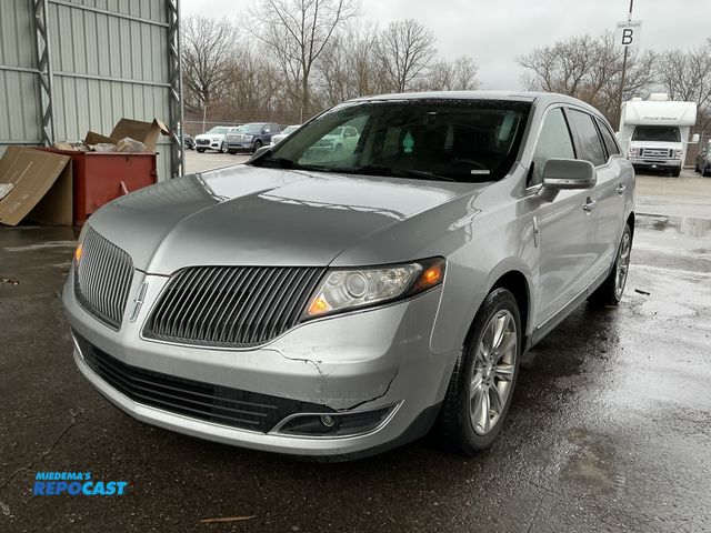 Lot 2-95945 - 2013 Lincoln MKT 3.5L with EcoBoost AWD SUV AWD