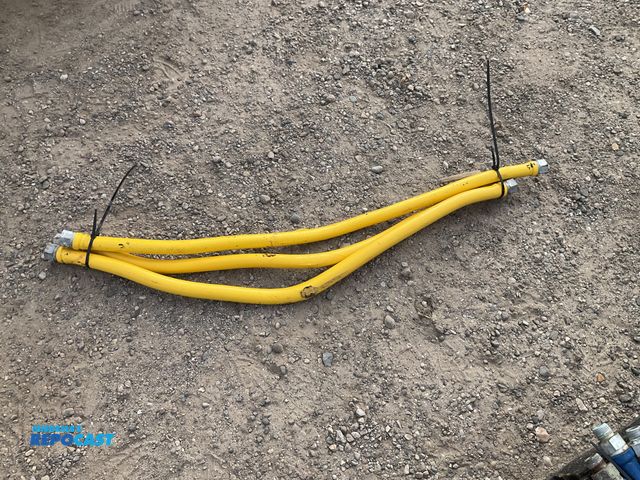 Lot 2-62773 - 3 pieces of 3/4" gas hose