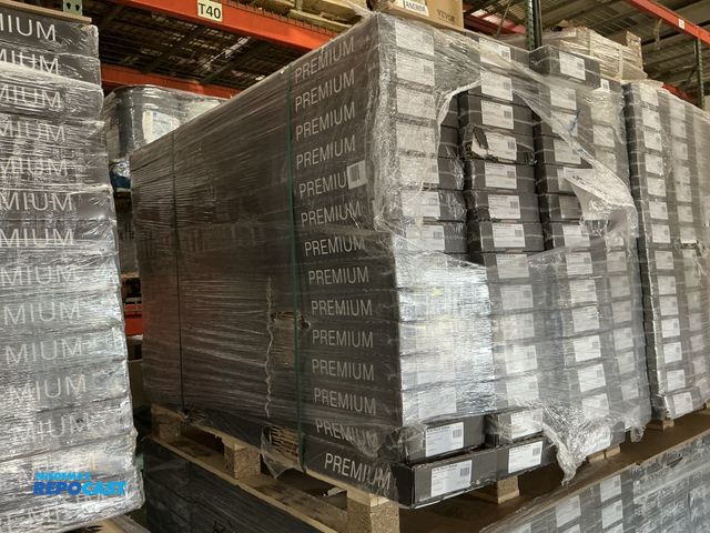 Lot 2-99224 - Skid lot of montreux serene aria waterproof flooring 7.6”x54.33” (8 per box)