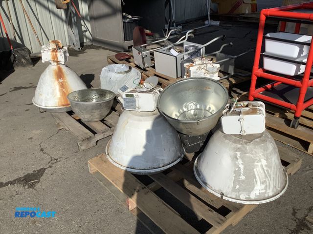Lot 2-94930 - (2) skid lots of (5) Lithonia hi-tek light fixtures white dirty but work lamp type M59
