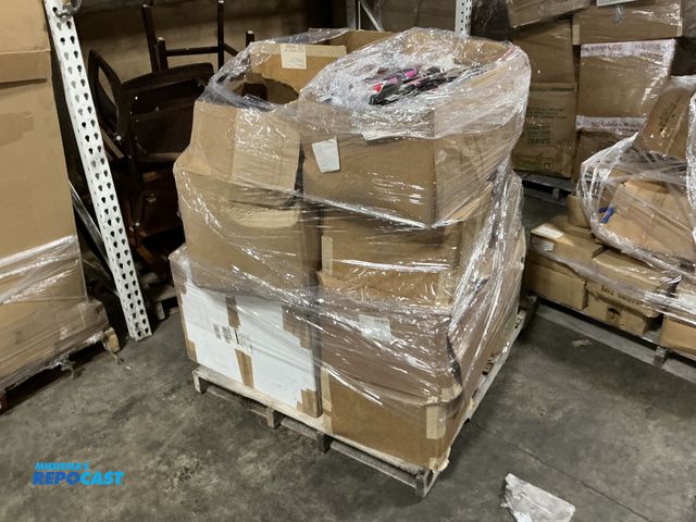 Lot 2-18436 - 1000+ Phone cases and screen protectors