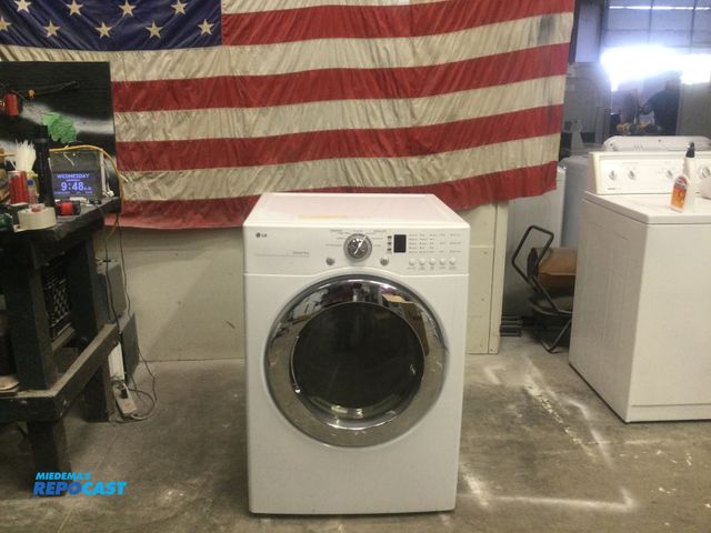 Lot 2-59555 - LG gas dryer Dryer LG front load gas dryer
7 cycles
5 temps
5 dryness levels
wrinkle care
sensor dry