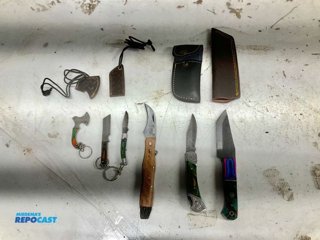 Lot 2-92165 - Lot of (5) asst. collectible knives