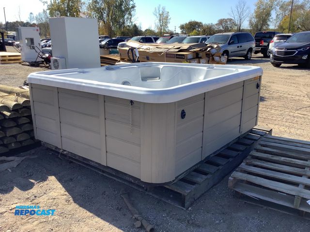 Lot 2-67770 - 6’x6’ Outdoor Jacuzzi